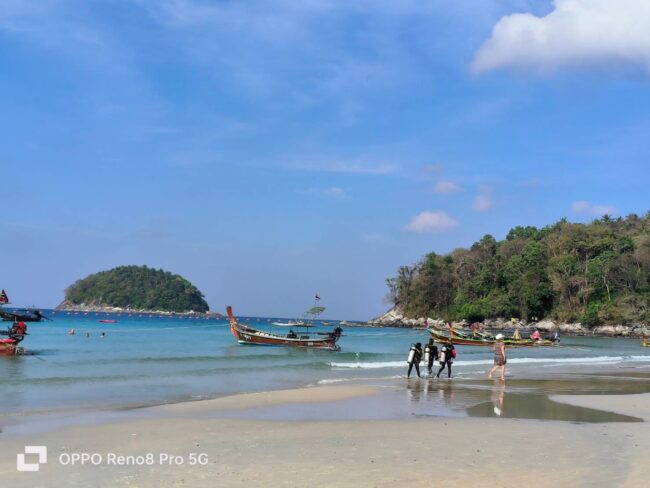 3月のプーケットの海況|穏やかな波と透明度の高いダイビング日和のビーチ風景